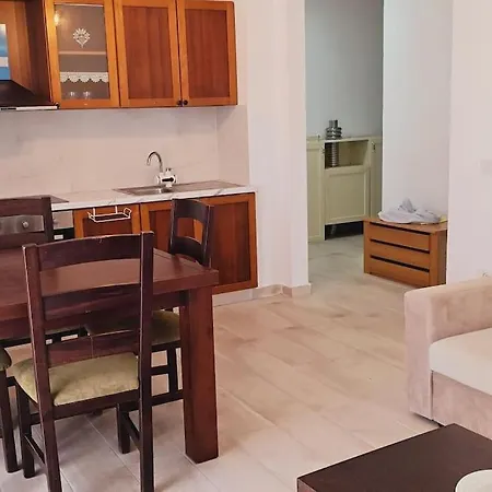 Apartment Frendly Golem (Tirana)